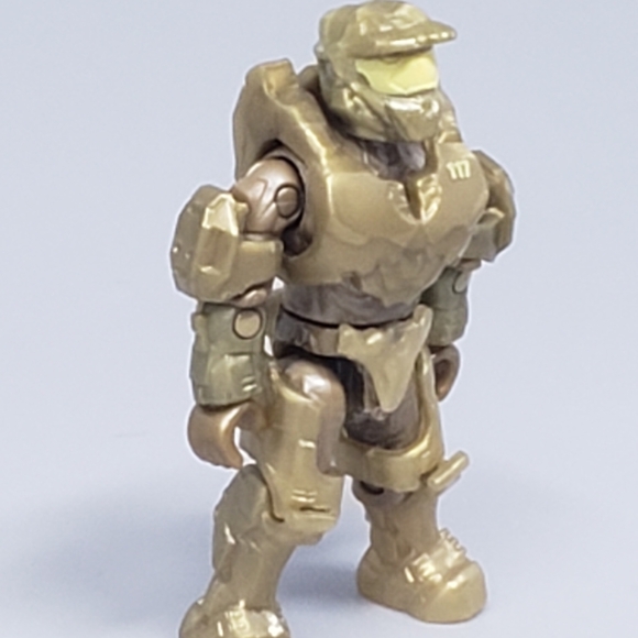 Mega Construx Halo Gold Master Chief Mini-Action Figure - Picture 6 of 8
